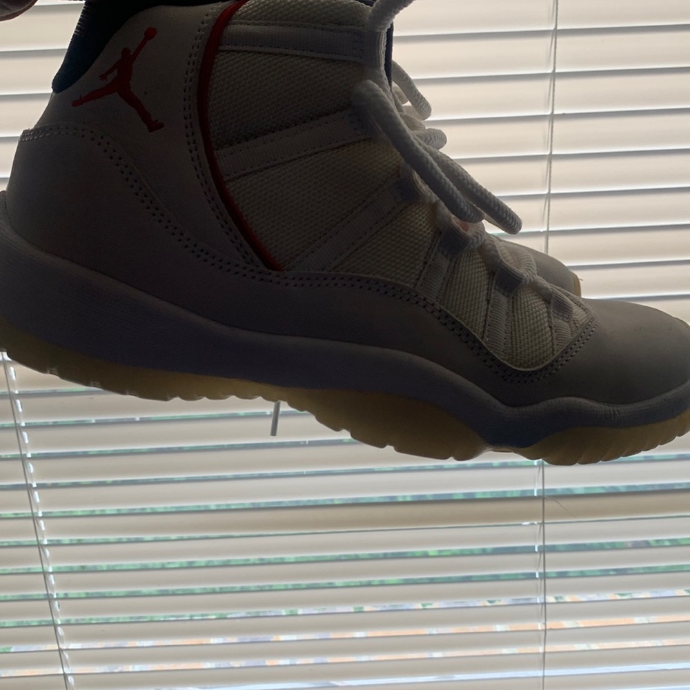 jordan 11 retro platinum tint, size 6.5 in boys, cream and red